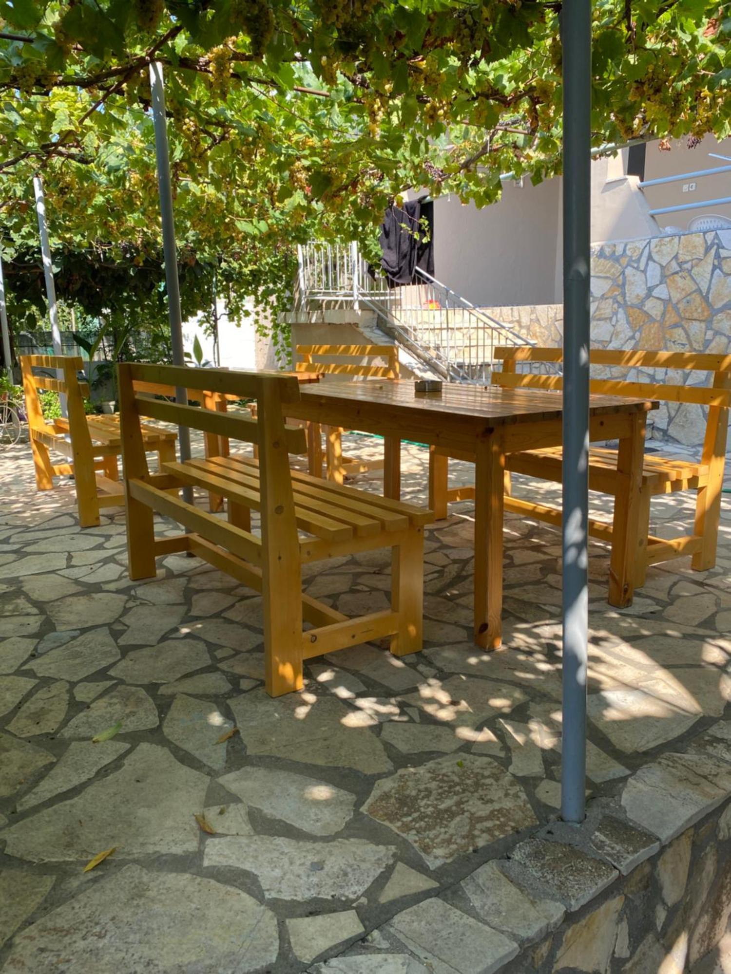 Vila Rapo Himare Bagian luar foto