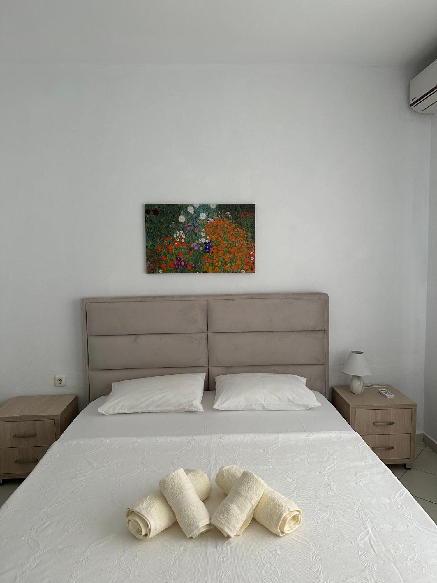 Vila Rapo Himare Bagian luar foto