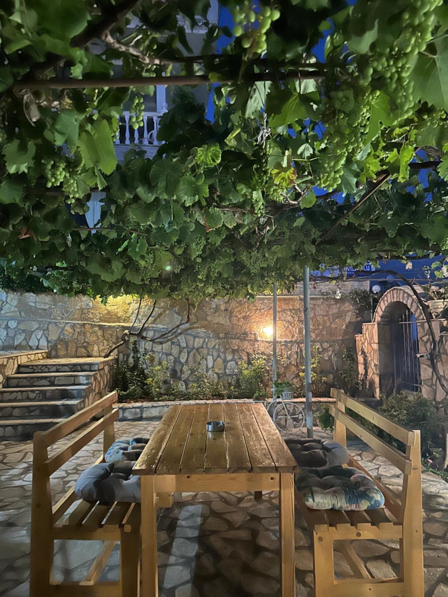 Vila Rapo Himare Bagian luar foto