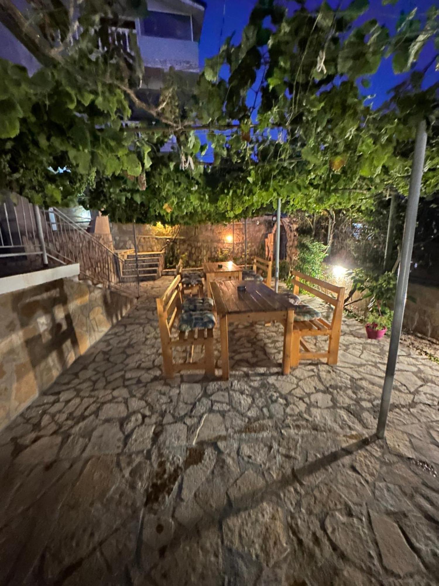Vila Rapo Himare Bagian luar foto