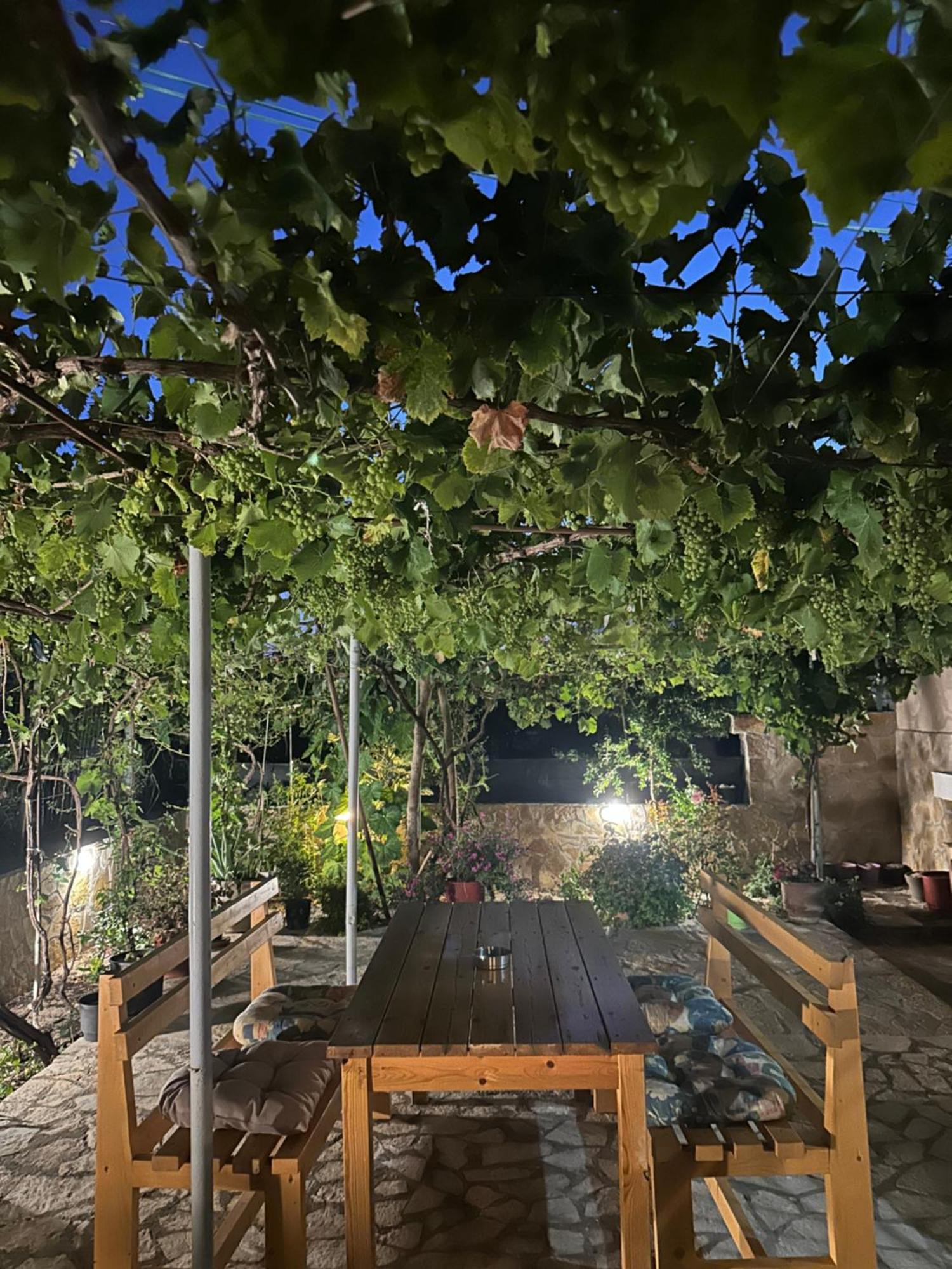 Vila Rapo Himare Bagian luar foto