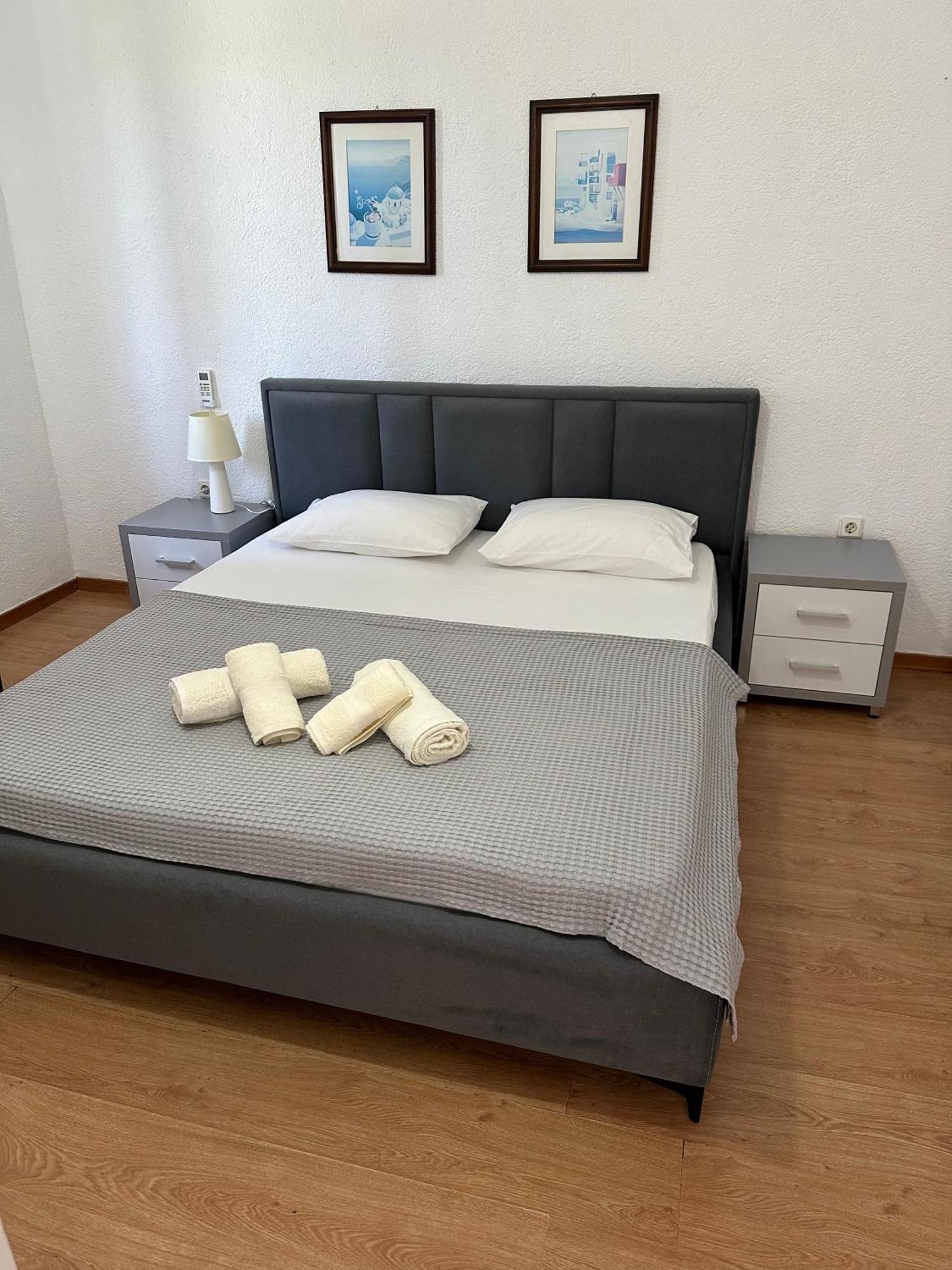 Vila Rapo Himare Bagian luar foto