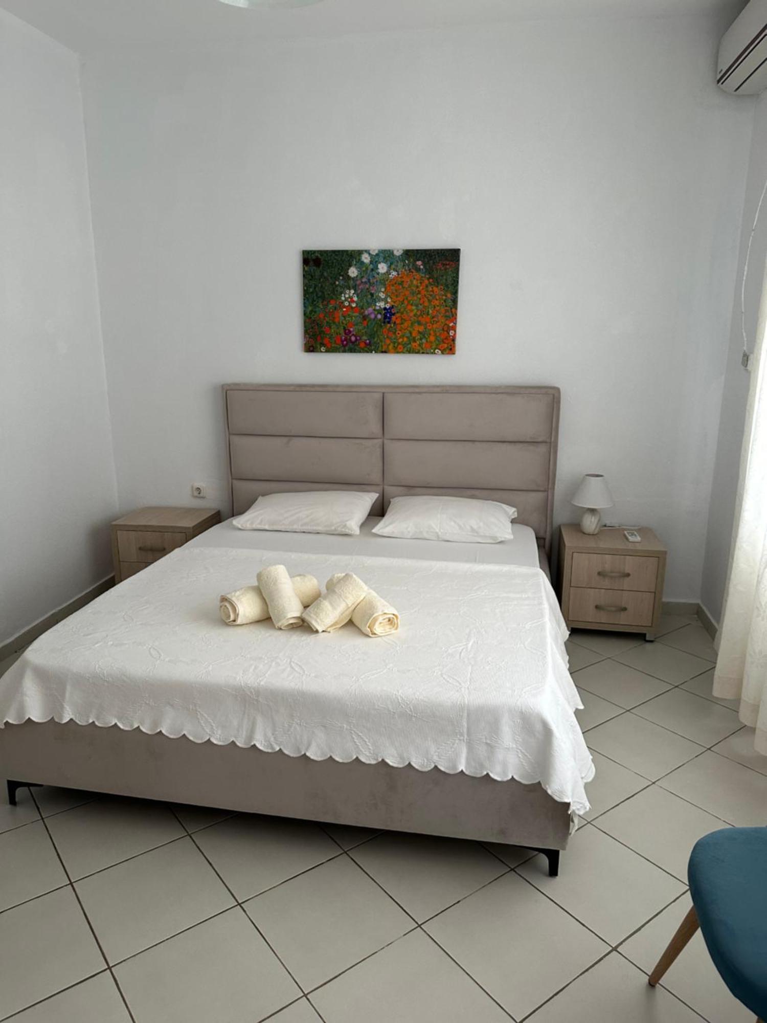 Vila Rapo Himare Bagian luar foto