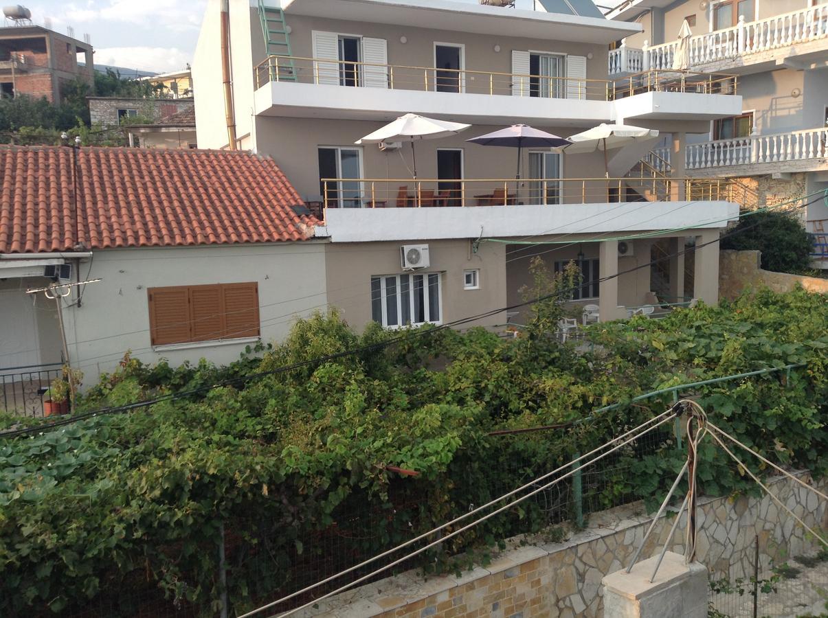Vila Rapo Himare Bagian luar foto